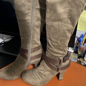 Tall heeled boots size 7